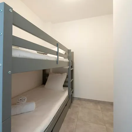 Appartamento 2-br Seafront In *