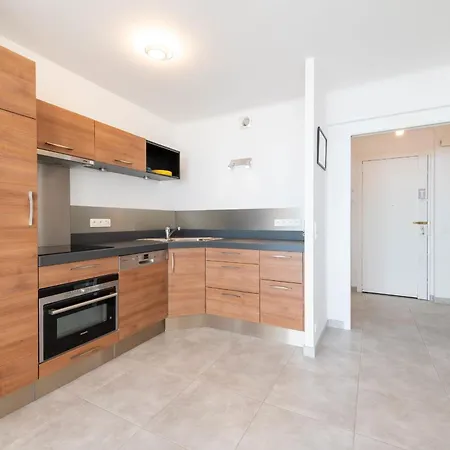 2-br Seafront In דירה *