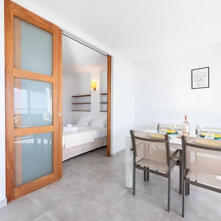 Appartement 2-br Seafront In