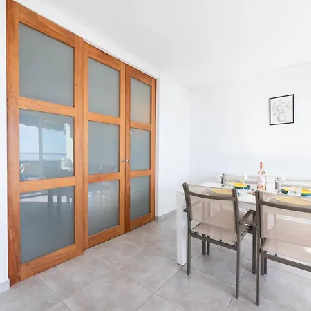2-br Seafront In Appartement *