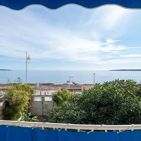 Apartmán 2-br Seafront In *