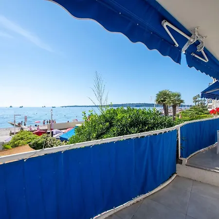 Apartmán 2-br Seafront In *