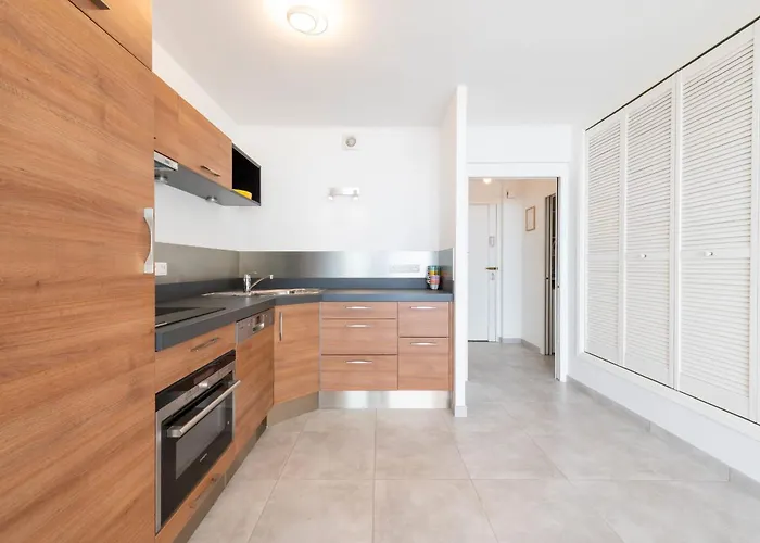 Appartement 2-br Seafront In *