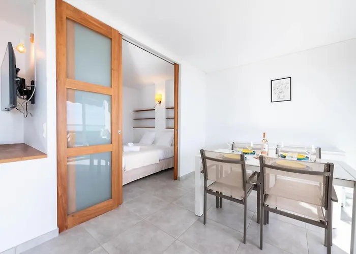 Appartement 2-br Seafront In
