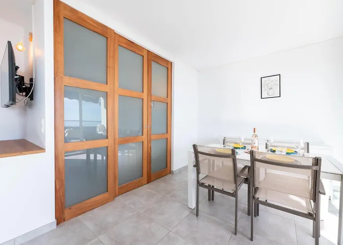 2-br Seafront In Appartement *