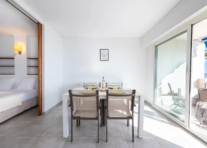 2-br Seafront In Appartement *