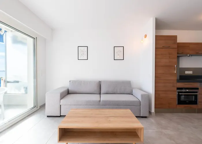2-br Seafront In Appartement Cannes