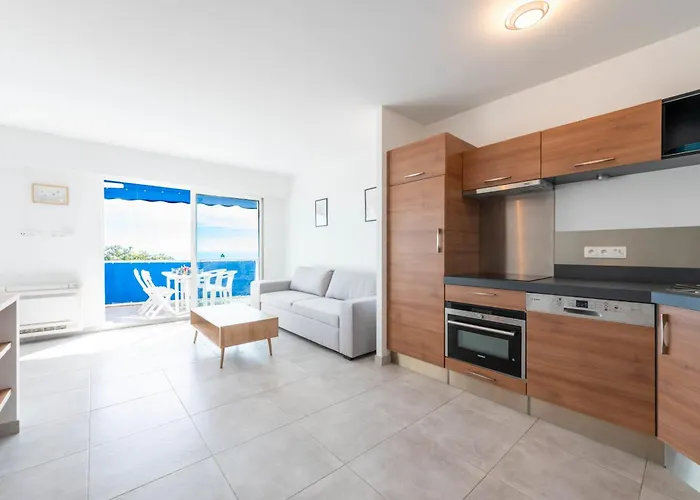 2-br Seafront In Cannes