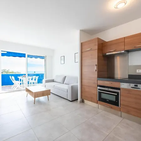 2-br Seafront In Κάννες