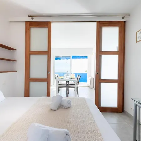 2-br Seafront In 戛纳